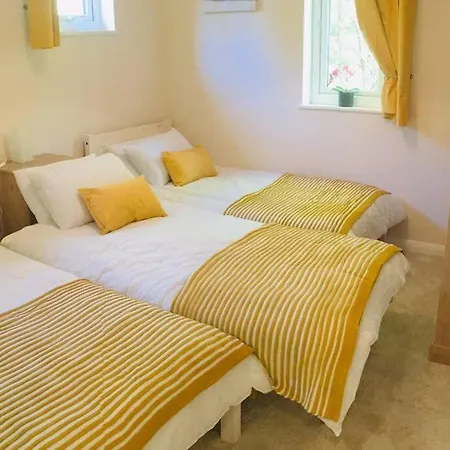 Private 1St Floor Apartment - Perfect For Port Of Dover, Eurotunnel And Short Stays Exterior photo